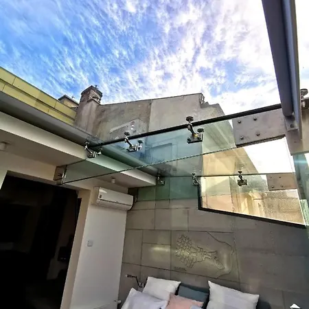 Main Square With Terrace & Air Condition *