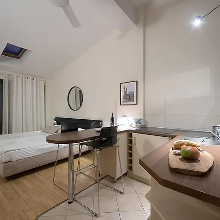 Main Square With Terrace & Air Condition *