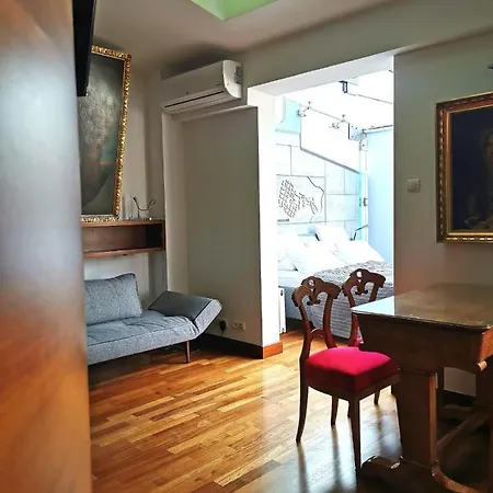 Main Square With Terrace & Air Condition